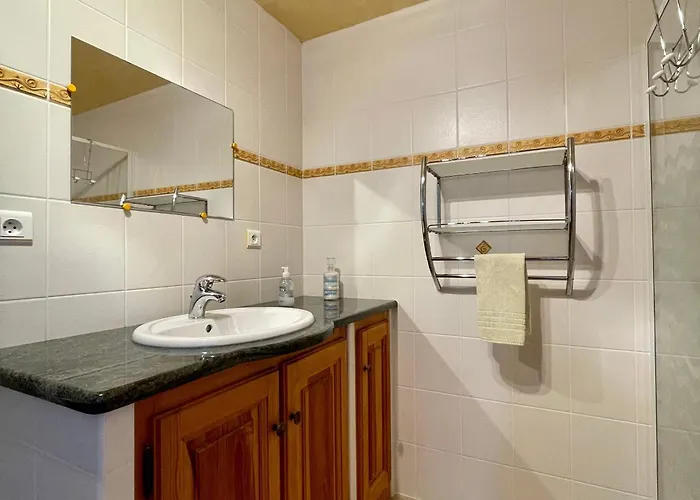 Holiday home Familial Avec Terrasse Proche Chateaux, Lac, Et Parcours Aventure - Fr-1-582-174